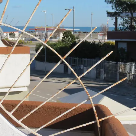 Apartman Rotondina 25 *