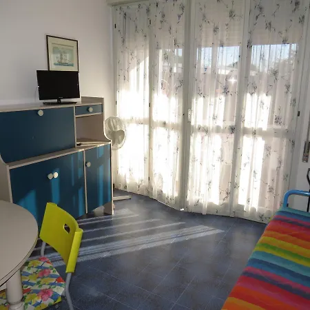 Apartman Rotondina 25 *